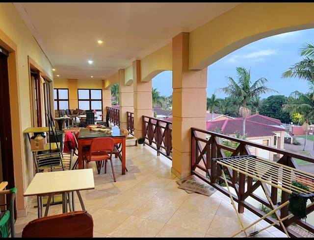 4 BEDROOM TOWNHOUSE FOR SALE IN MANABA BEACH